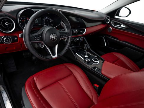 Used 2019 Alfa Romeo Giulia Ti w/ TI Performance Package AWD/4WD image 10