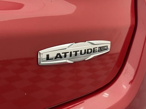 Used 2023 Jeep Compass Latitude image 11