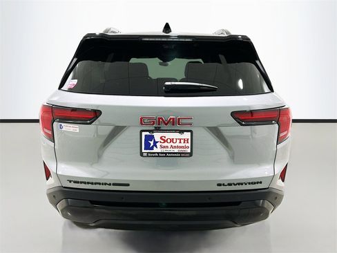 Used 2025 GMC Terrain Elevation w/ Technology Package II image 6