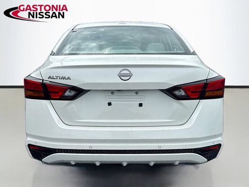 Used 2025 Nissan Altima 2.5 SV FWD image 7