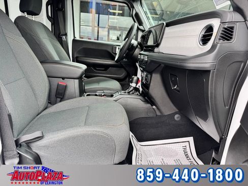 Used 2026 Jeep Wrangler Unlimited Sahara AWD/4WD image 43