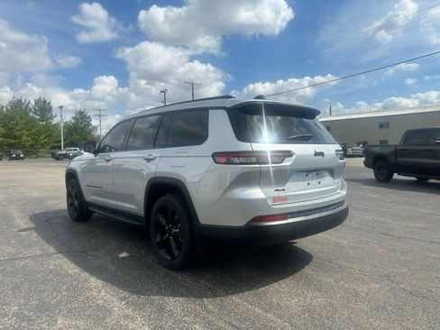 Used 2023 Jeep Grand Cherokee L Laredo AWD/4WD image 7
