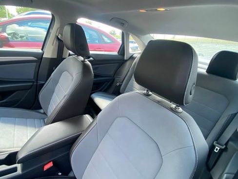 Used 2026 Volkswagen Jetta SE FWD image 6