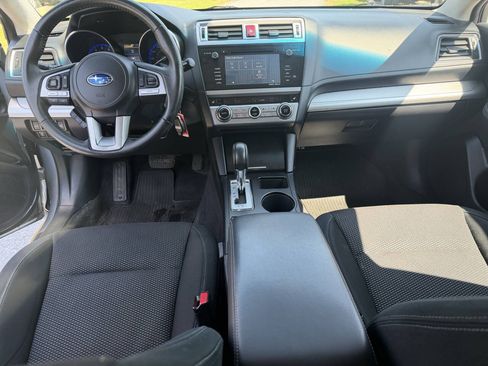 Used 2017 Subaru Outback 2.5i Premium AWD/4WD image 10