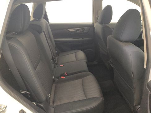 Used 2020 Nissan Rogue S FWD image 19