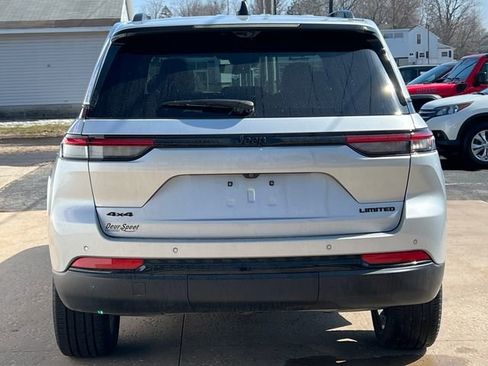 Used 2024 Jeep Grand Cherokee Limited w/ Luxury Tech Group II image 50