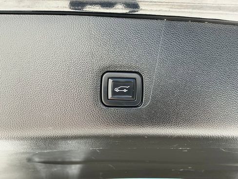 Used 2020 Chevrolet Traverse LT AWD/4WD image 19