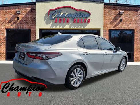 Used 2021 Toyota Camry LE FWD image 4