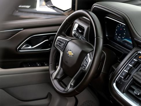 Used 2023 Chevrolet Suburban LT RWD image 11