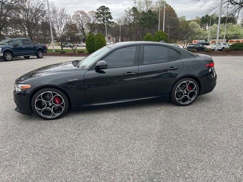 Used 2022 Alfa Romeo Giulia Veloce image 2