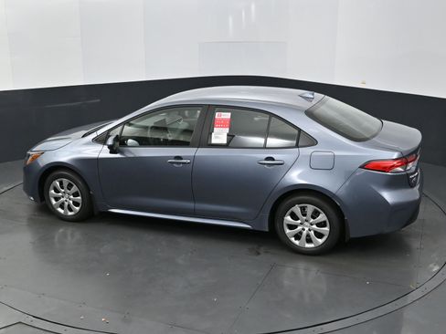 Used 2025 Toyota Corolla LE image 31