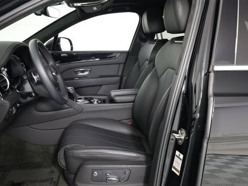 Used 2022 Bentley Bentayga image 1