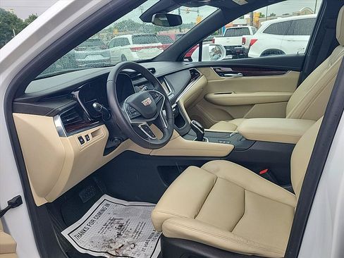 Used 2017 Cadillac XT5 Luxury w/ Driver Awareness Package AWD/4WD image 13