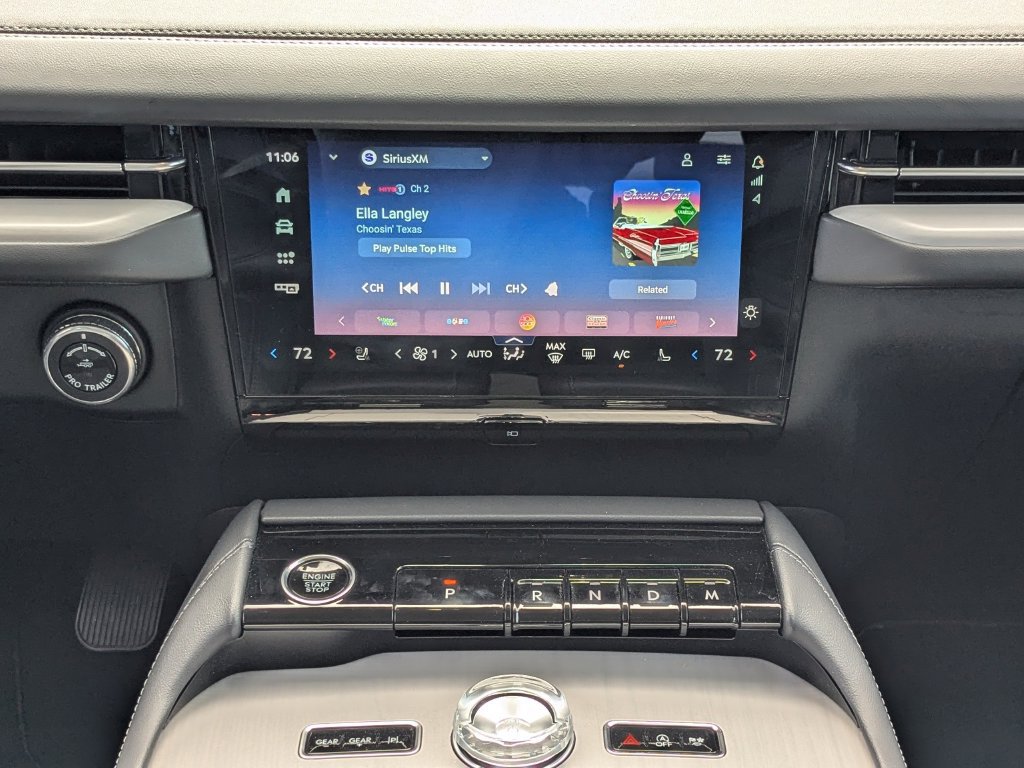 Used 2025 Lincoln Navigator Reserve AWD/4WD image 18