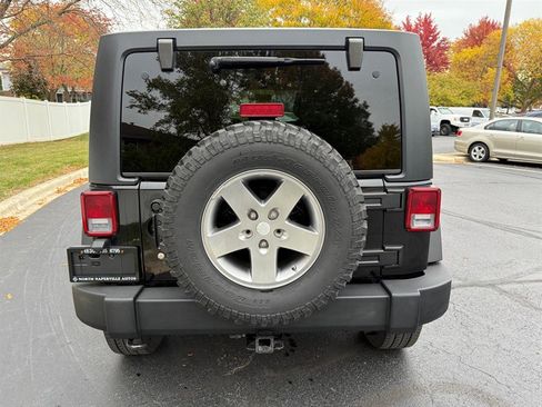 Used 2011 Jeep Wrangler Unlimited Rubicon w/ Connectivity Group image 7