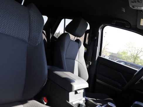 Used 2025 Toyota 4Runner SR5 AWD/4WD image 9