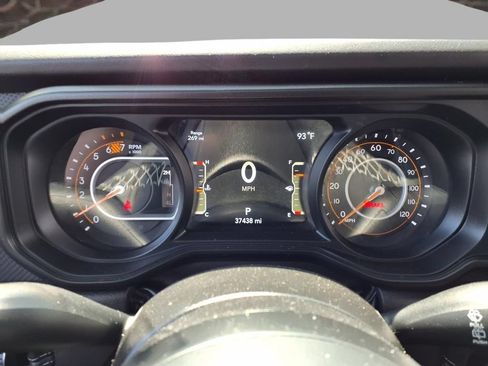 Used 2025 Jeep Wrangler Unlimited Rubicon AWD/4WD image 16