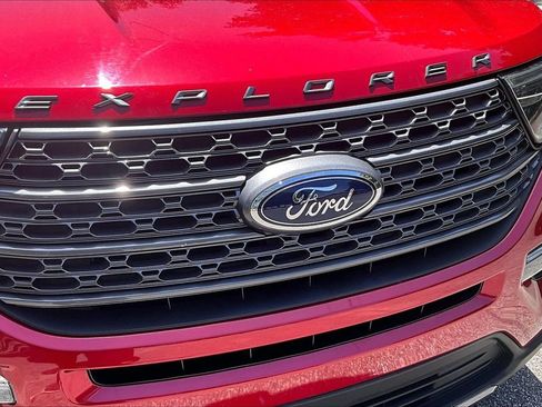 Used 2021 Ford Explorer XLT w/ Equipment Group 202A RWD image 33