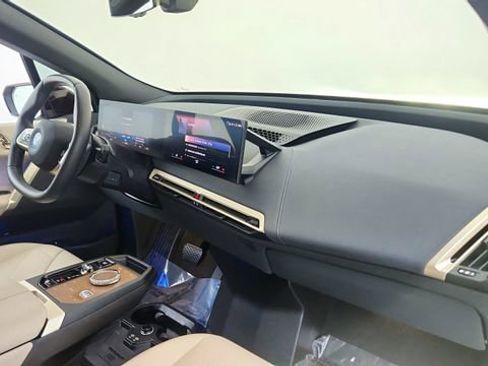 Used 2023 BMW iX xDrive50 w/ Premium Package image 22