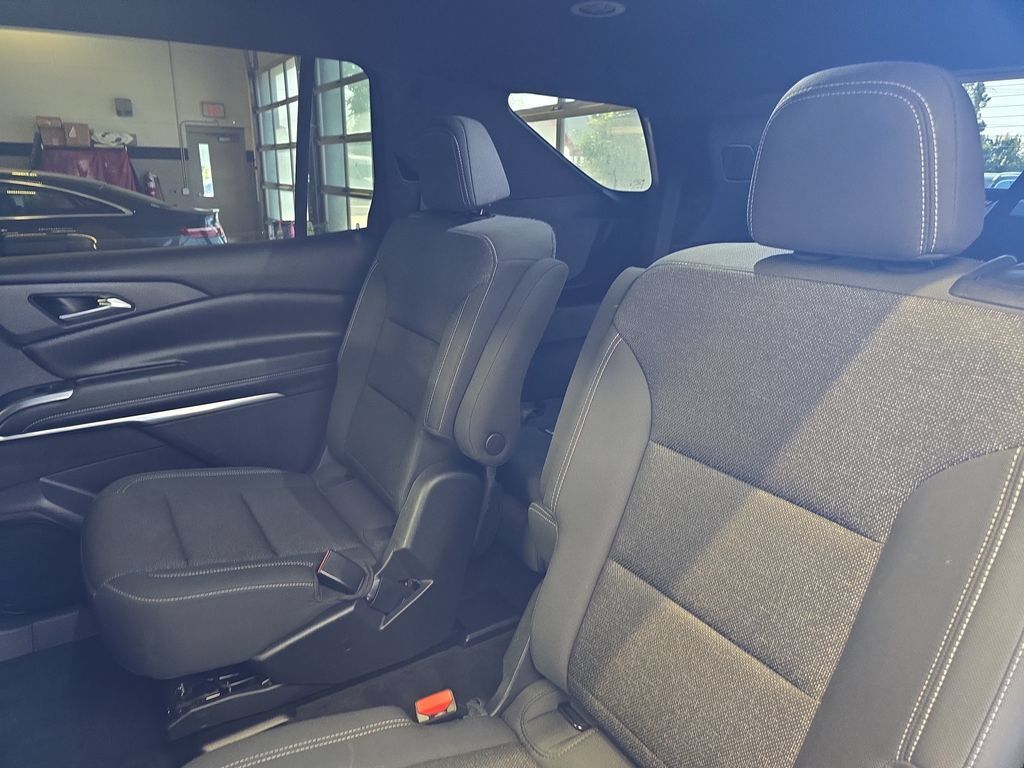 Used 2024 Chevrolet Traverse LT FWD image 15
