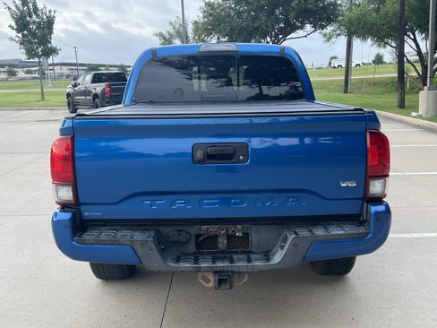 Used 2018 Toyota Tacoma TRD Sport w/ Technology Package RWD image 9