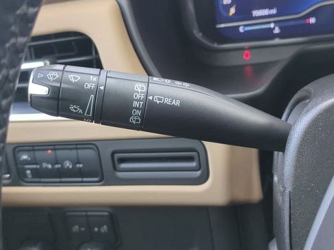 Used 2024 Chevrolet Suburban Premier RWD image 27