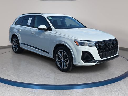 Used 2025 Audi Q7 2.0T Premium w/ Convenience Plus Package AWD/4WD image 3