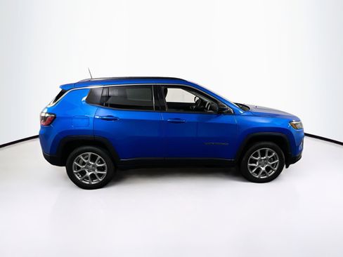 Used 2022 Jeep Compass Latitude AWD/4WD image 4