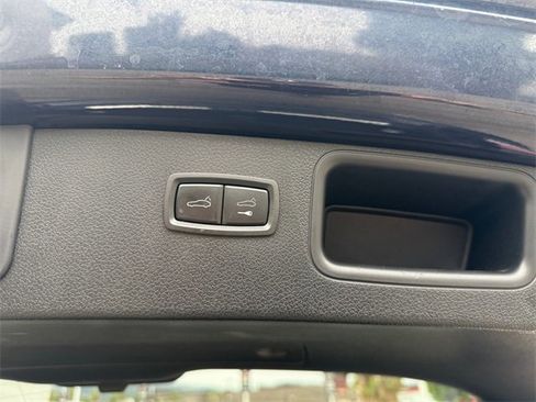 Used 2021 Porsche Macan image 10