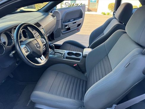 Used 2012 Dodge Challenger SXT image 14