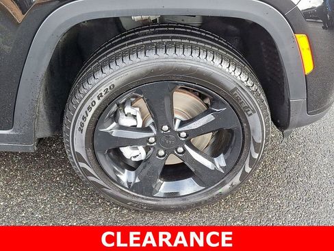 Used 2025 Jeep Grand Cherokee L Limited w/ Black Appearance Package image 8