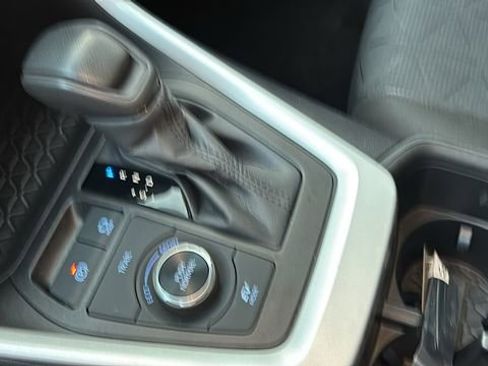 Used 2022 Toyota RAV4 XLE image 24