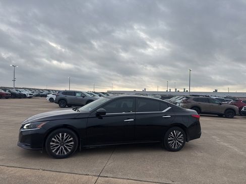 Certified 2023 Nissan Altima 2.5 SV w/ SV Premium Package image 13