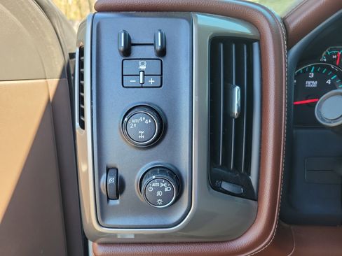 Used 2017 Chevrolet Silverado 1500 High Country image 17