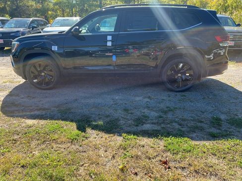 New 2026 Volkswagen Atlas SE image 14