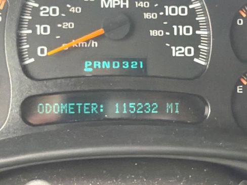 Used 2005 Chevrolet Silverado 2500 LS w/ Heavy-Duty Power Package AWD/4WD image 14