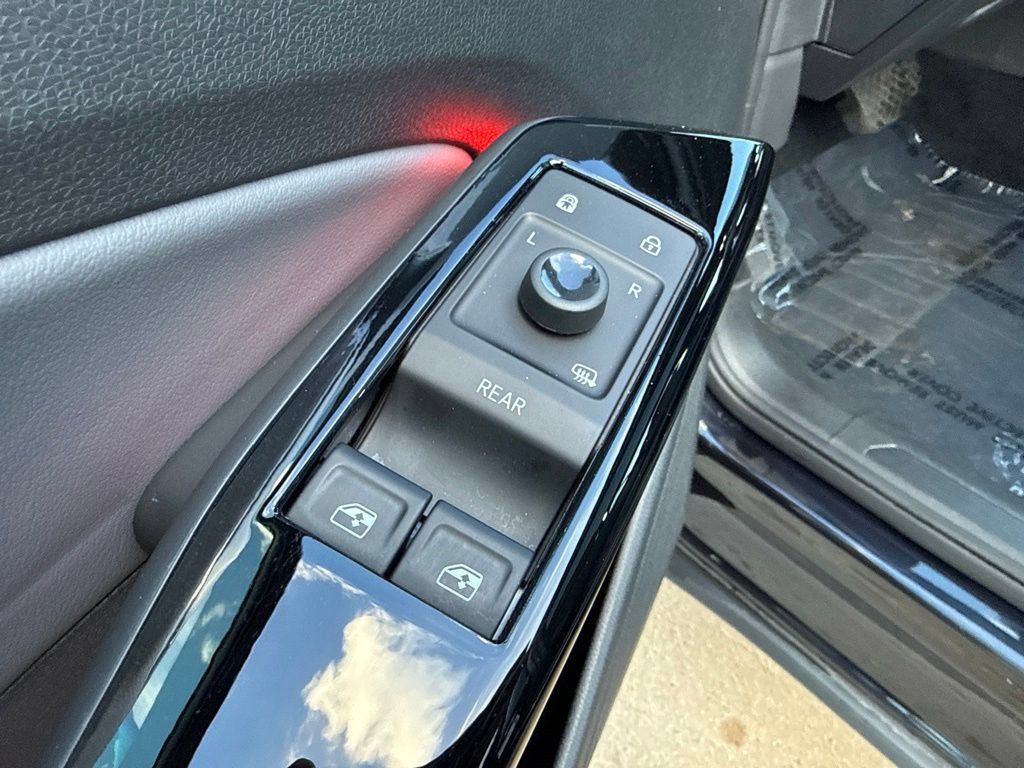 Certified 2023 Volkswagen ID.4 Pro S AWD/4WD image 12