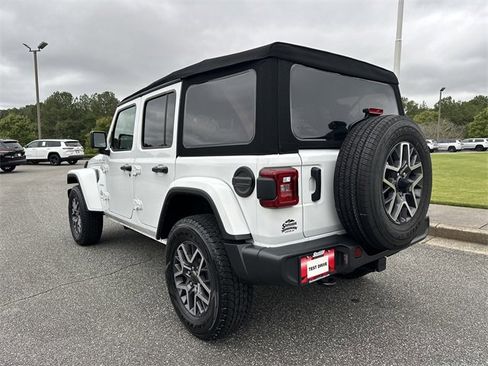 Used 2024 Jeep Wrangler Sahara image 7