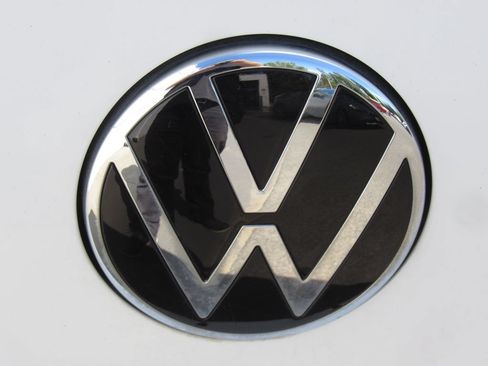 Used 2024 Volkswagen Golf R AWD/4WD image 9