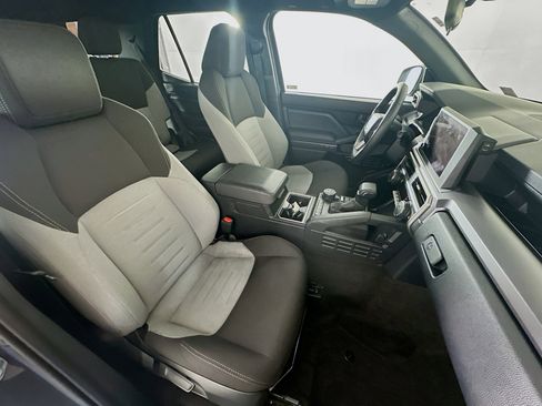 Used 2025 Toyota 4Runner TRD Off-Road image 31