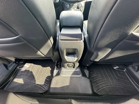 Used 2020 Jeep Renegade Limited w/ UConnect 8.4 Nav Group AWD/4WD image 32