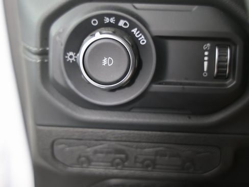 Used 2024 Jeep Wrangler Sahara image 25