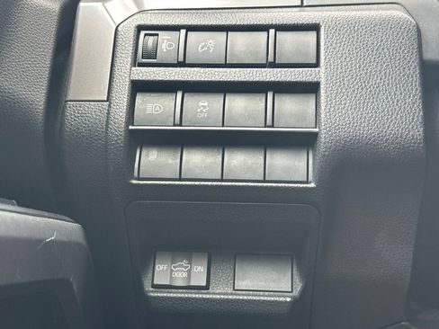 Used 2024 Toyota Tacoma SR5 AWD/4WD image 34