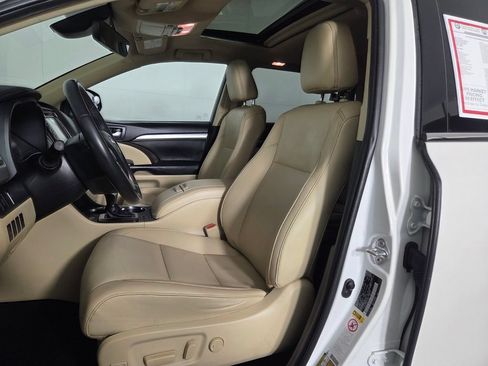Used 2019 Toyota Highlander XLE FWD image 10