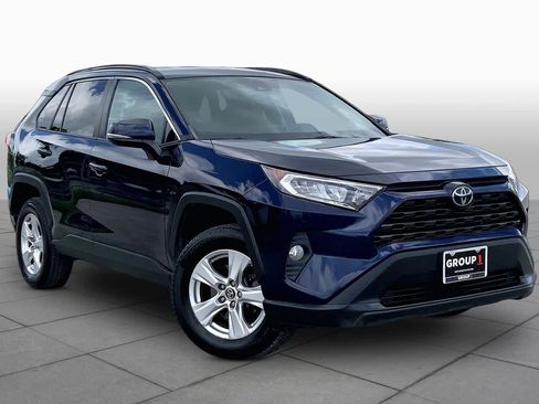Used 2020 Toyota RAV4 XLE AWD/4WD image 3