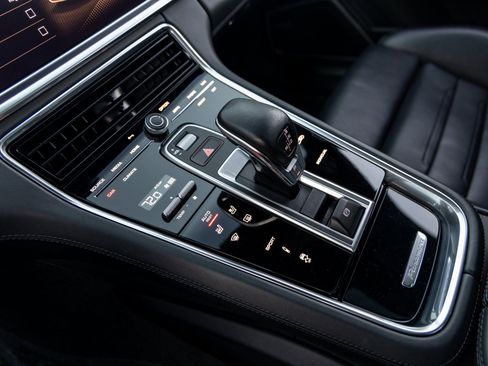 Certified 2023 Porsche Panamera image 40