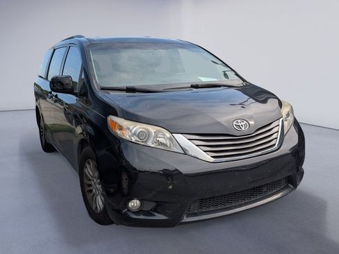 Used 2015 Toyota Sienna XLE FWD image 5