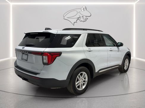 Used 2025 Ford Explorer Active AWD/4WD image 5
