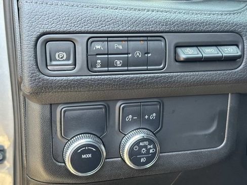 Used 2024 GMC Yukon Denali RWD image 39
