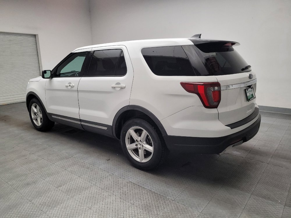 Used 2018 Ford Explorer XLT FWD image 3